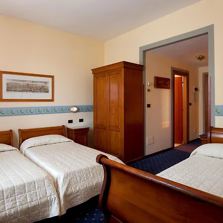 Ih Select Hotel 3*